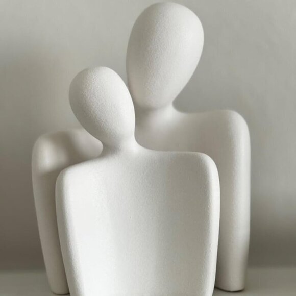 Hugging Couple Statues Ceramic Lover Figurine Characters Coffee Table Décor - Picture 3 of 11